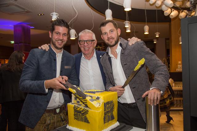 vlnr Hoteldirektor Mario Pabst, Hoteliers Ernst und Florian Mayer.