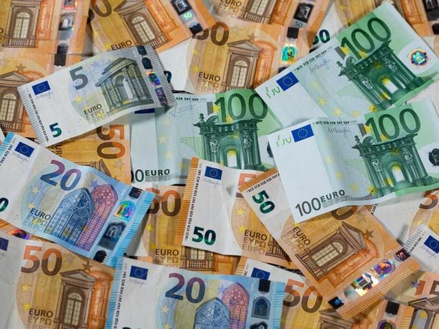 Auch mehrere hundert Euro Bargeld wurden erbeutet.