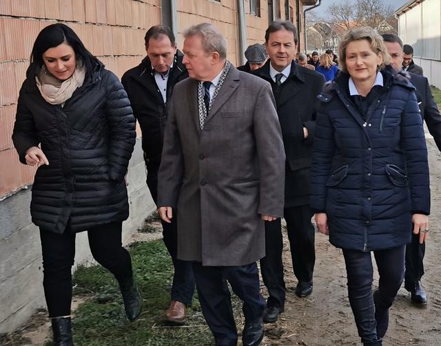 Nehmen sich der Problematik an. V.l.n.r. Landwirtschaftsministerin Elisabeth Köstinger, Österreichische Landwirtschaftskammerpräsident Josef Moosbrugger, EU-Agrarkommissar Janusz Wojciechowski, Burgenländische Landwirtschaftskammerpräsident DI Nikolaus Berlakovich und Bio Austria Obfrau Gerti Grabmann