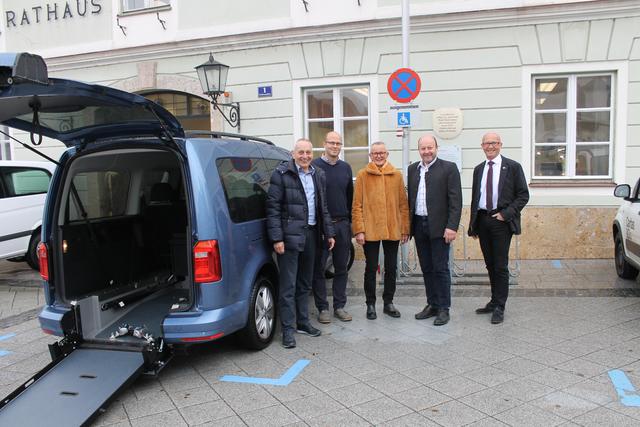 Vor dem Scheibbser Rathaus: Michael Krammer, Christoph Hiesberger, Burgi Krammer, Franz Aigner und Gerhard Nenning