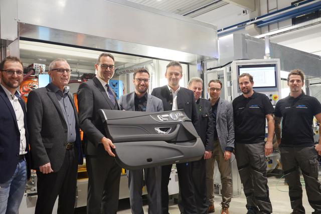 Die Ebbser VizeBgm Sebastian Kolland und Hubert Leitner mit dem Präsidenten der WK Tirol Christoph Walser, "3Con"-Prokurist Daniel Schöpf, CEO Hannes Auer, WK-Bezirksstellenobmann Martin Hirner, WK-Bezirksstellenleiter Peter Wachter und den "3Con"-Lehrlingsausbildern Stefan Plangger und Daniel Rusch (v.l.).