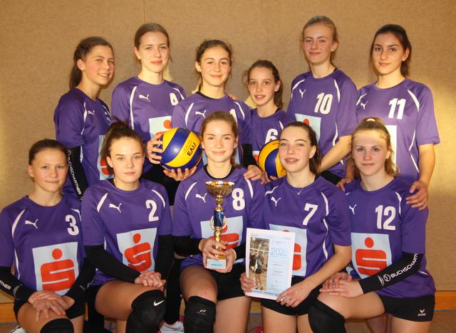 Das SMS-Team – hinten, v.l.: Verena Sams, Emilia Daringer, Lara Oberascher, Anna Strobl, Verena Geisberger, Regina Santner; vorne (v.l.): Anna Schimpl, Hannah Mierl, Lisa Graf, Alexandra Strobl, Ronja Pillinger. | Foto: SMS Mondsee