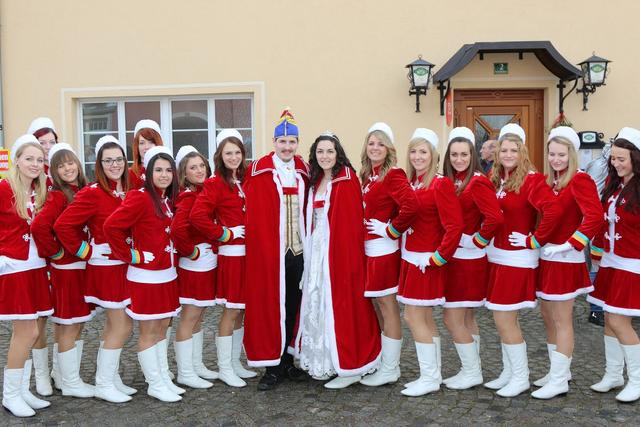 Die Gardetruppe beim Haslacher Faschingsumzug.