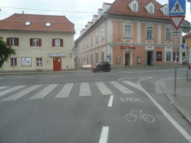 Eine von vielen Autofahrten am Geh und Radweg in Graz