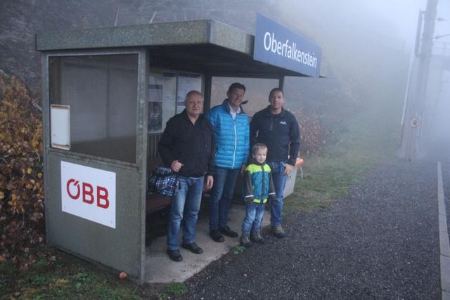 Seit Mitte Dezember warten Fahrgäste in Oberfalkenstein vergeblich auf einen Zug.