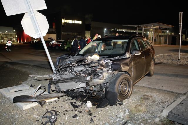 Der Lenker des Autos sowie die Trieblokführerin blieben bei dem Unfall unverletzt.
