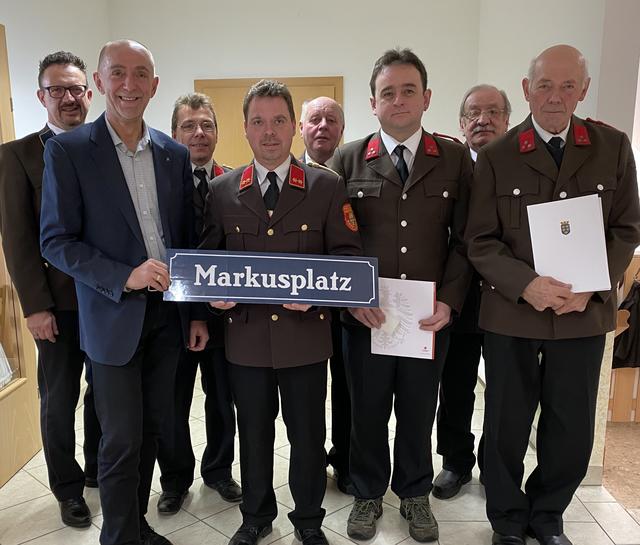 v.l.:Alexander Tüchler, Bgm. Josef Schaden, Gerhard Holzmüller, Markus Koppensteiner, Josef Koppensteiner, Robert Polzer, Franz Wally, Walter Krenn | Foto: FF Siebenlinden