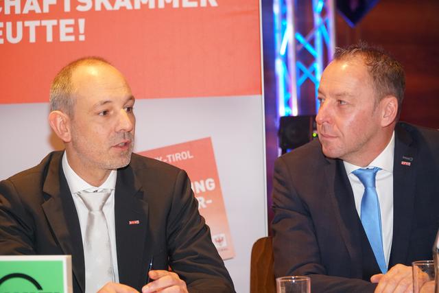 Christian Strigl und Wolfgang Winkler (v.l.). legten die Zahlen über die Firmengründungen im Bezirk Reutte vor.