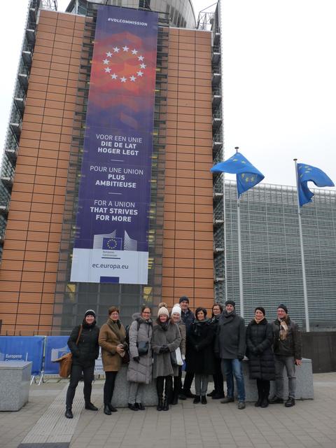Vor der Europäischen Kommission