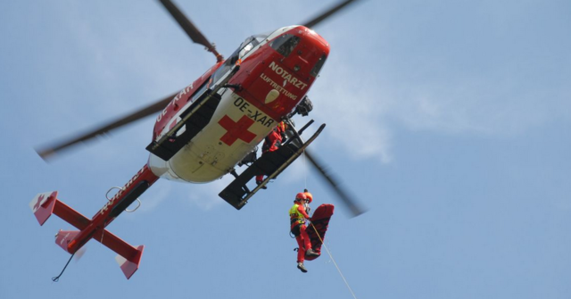 Am Mölltaler Gletscher wurde eine verletzte Rumänin mittels Seilbergung geborgen, die Frau war vom Gipfel der Baumbachspitze rund 200 Meter abgerutscht.