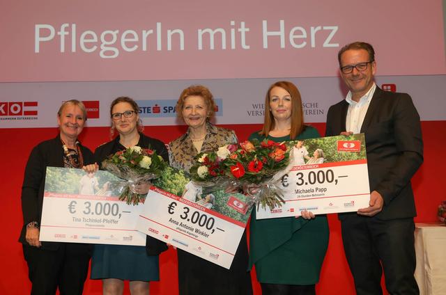 Wiener Städtische Versicherungsverein Vorstandsdirektorin Helene Kanta, die „Pflegerinnen mit Herz“ aus Niederösterreich Tina Tschinkel-Pfeiffer, Anna Antonie Winkler, Michaela Papp und WKÖ-Fachverbandsobmann Andreas Herz.