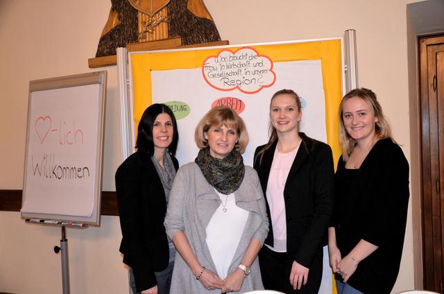 Melanie Lang und Amata Reiner mit Anna Oberlerchner und Theresa Genser