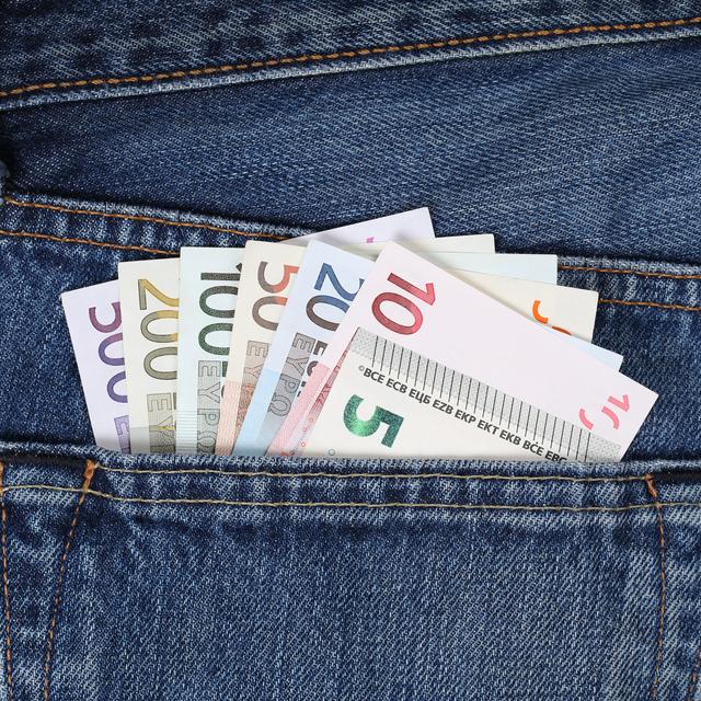 Ein 17-jähriger Lehrling bestahl seinen Arbeitgeber.
