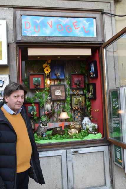 Kunskurator Habarta bei Kunstfenster "Du Vogel". | Foto: Karl Pufler