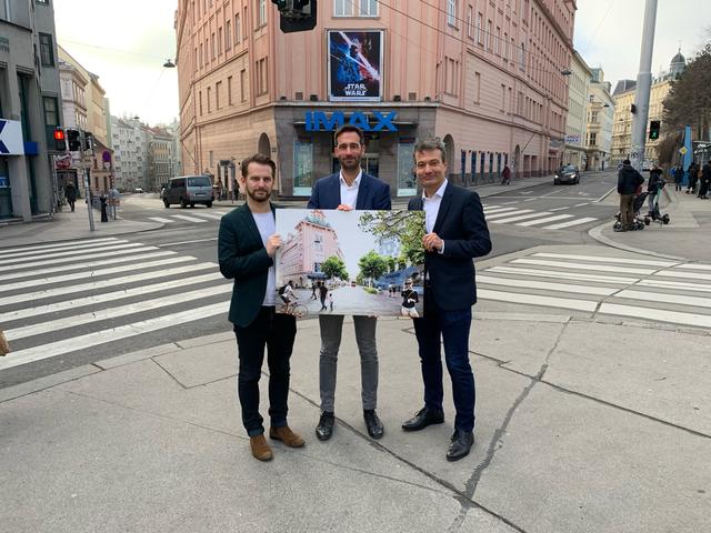 Bezirksvorsteher Stellvertreter Michi Reichelt (Grüne, r.) präsentierte ein neues Verkehrskonzept für die Gumpendorfer Straße.