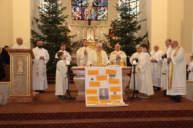 Altbischof Paul Iby zelebrierte gemeinsam mit zahlreichen Priestern die Festmesse zu Ehren des seligen Fürst Ladislaus Batthyany-Strattmann