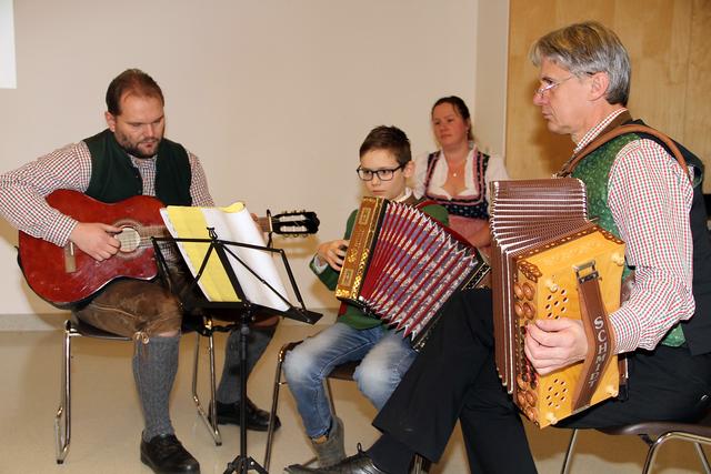 Vertreter der Musikschule Deutschlandsberg mit Dir. Christian Leitner haben für die musikalsiche Umrahmung gesorgt. | Foto: Fürbass
