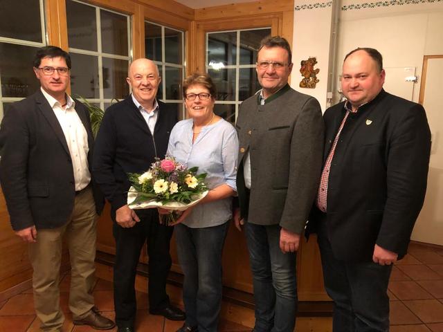 Gemeinderat Franz Gleiß, Jubilar Johann Müllner mit Gattin Gabriele, Vizebürgermeister Karl Ernd und Gemeinderat und Bauernbund-Obmann Dietmar Braunschweig.