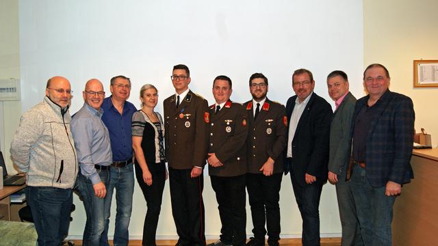 Gemeinderat Reinhard Bachler, Gemeinderat Roman Spiess, Gemeinderat Günter Adami, Stadträtin Elke Liebminger, Leiter des Verwaltungsdienstes Franz-Josef Wanderer Kommandant-Stellvertreter Brandinspektor Raphael Paltram, Feuerwehrkommandant Oberbrandinspektor Martin Wallisch, Bürgermeister Christian Balon, MSc, Gemeinderat Roman Spieß und Ortsvorsteher RegR. Ing. Franz Pleil.