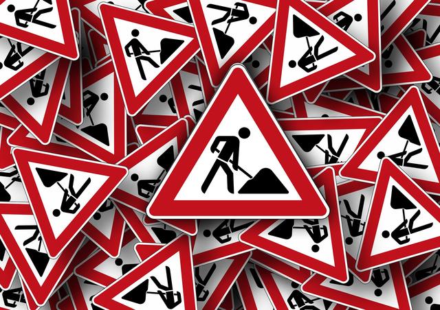 An der Behebung Nähe Schillerplatz wird schon gearbeitet.