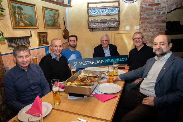 Die „ÖVP Peuerbach Runners“, mit Markus Vogl-Osterkorn, Martin Baldinger und Wilhelm Rupertsberger kamen dem Staffellauf-Trio am nächsten.