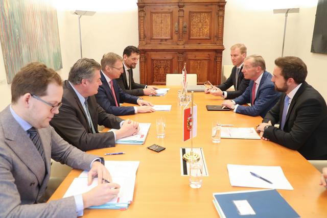 Salzburg will bezüglich des LKW-Durchfahr-Fahrverbots hart bleiben.
