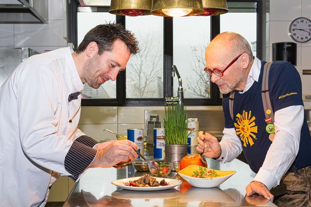Firmenchef Johannes Gutmann (r.) und Küchenchef Christoph Authried (l.) haben ein neues Konzept ausgekocht.