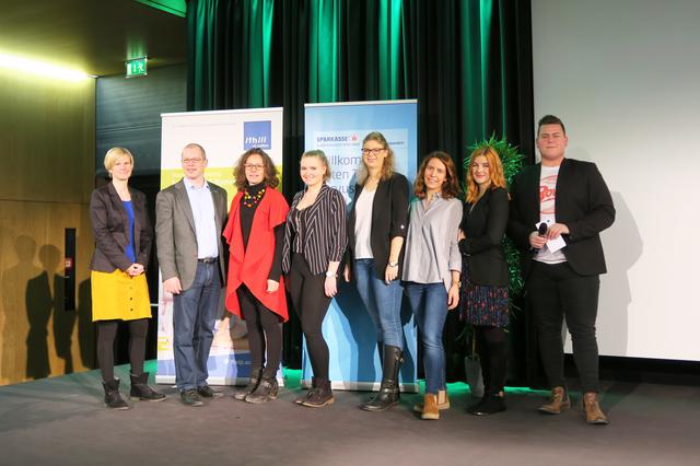 Claudia Mann, Harald Wimmer, Angelika Büchler, Irene Koblitz, Stefanie Krenn, Lisa Volkert sowie die Moderatoren Pia Steurer und Christoph Noitz (v.l.n.r.) | Foto: FH St. Pölten/Sandra Hruby