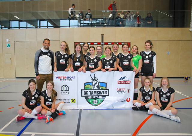 Volleyball BG Tamsweg: Das Team der 2. Landesliga mit Trainer Roland Bogensperger.