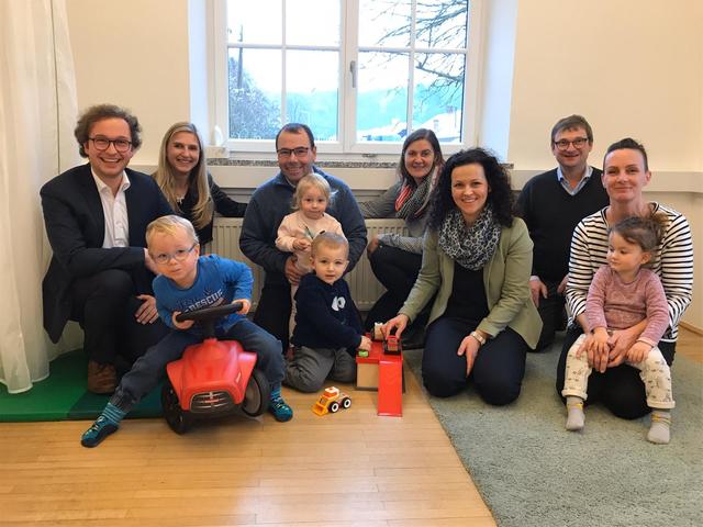 Kirchmayr und weitere OÖVP Mitglieder zu Gast in der Krabbelstube in Aschach. | Foto: Knierzinger