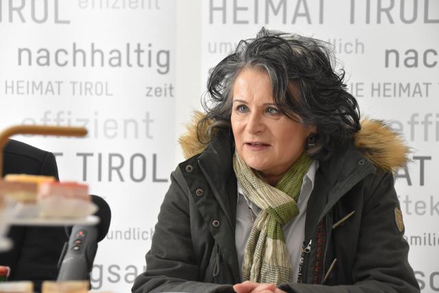 "Wiederum hat sich ein Basisstein zu unserem Projekt 'Smart City' hinzugefügt", sagte Bgm. Hedi vor der Schlüsselübergabe in Wörgl.  | Foto: Barbara Fluckinger