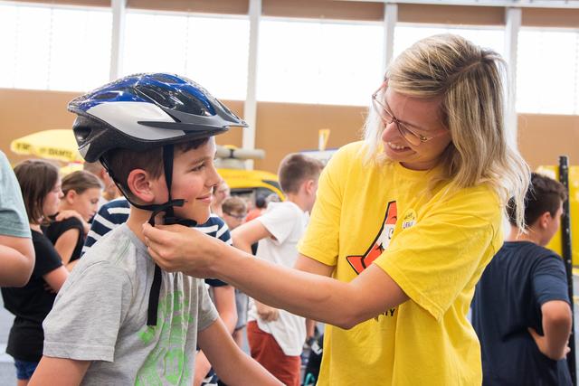 Das sollten auch die Jüngsten wissen: Der Radlhelm darf beim Ausflug auf zwei Rädern nicht fehlen.  | Foto: ÖAMTC