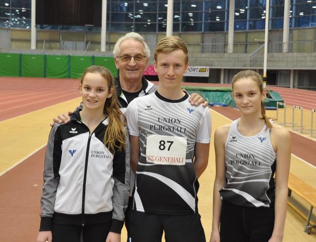 Trainer Walter Mittendorfer mit seinen Athleten.