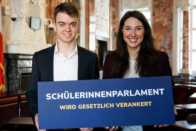AHS-Landesschulsprecher Leo Plattner und VP-Jugendsprecherin Sophia Kircher freuen sich über die Neuerung.