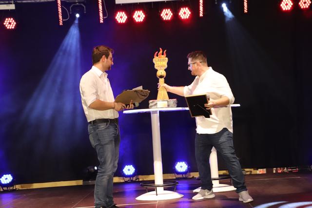 Stephan Scheifinger und Christian Kauc mit dem Wanderpokal | Foto: Edith Ertl