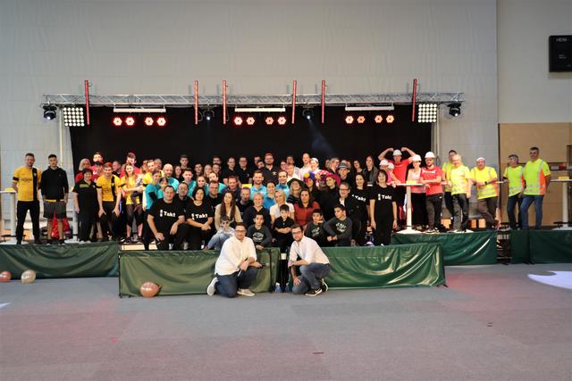 Applaus für Christian Kauc &amp; Stephan Scheifinger (vorne) und die 14 Teams, die bei der Kalsdorfer Team-Olympiade an den Start gingen. | Foto: Edith Ertl