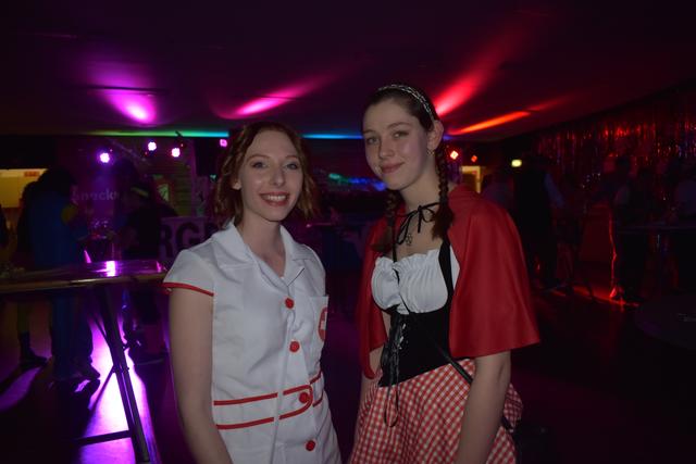 Rotkäppchen zusammen mit Krankenschwester.