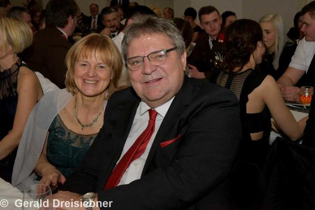 Bürgermeister Herbert Mießl mit Begleitung | Foto: Gerald Dreisiebner