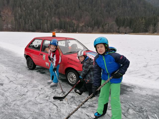 Haben Spaß am Eis: Ramona, Clemens und Leon 