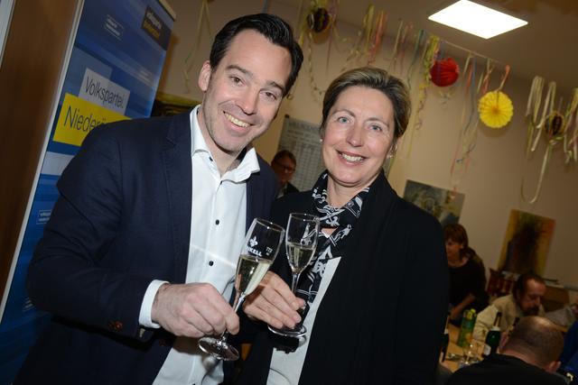 Im ÖVP-Parteilokal knallten die Sektkorken.