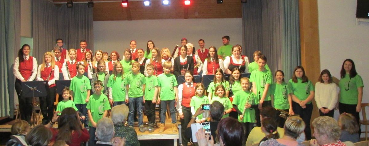 Tierschutz und Speed Dating beim GREEN DANCE CLUB am Dorfplatz. Zurck zu den GRNEN Klima Mahnwache vor dem Rathaus Sieghartskirchen 20. Startseite - Die Grnen Bezirk Tulln