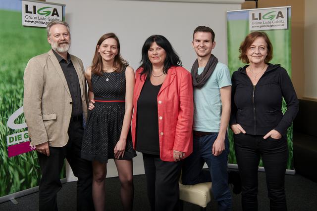 Die ersten fünf Kandidaten der Grüne Liste Gablitz erfreut über das Wahlergebnis. | Foto: Lichtpunkt Fotografie