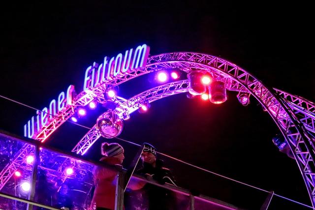 Seit 1996 lockt der Wiener Eistraum an den 45 Öffnungstagen Jahr für Jahr hunderttausende Besucher und wird ständig größer und umfangreicher im Angebot