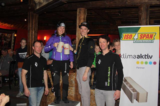 Stefan Hönnegger (Sektionsleiter Ausdauer), Siegerin Ina Forchthammer, Sieger Maximilian Kurz, Horst Seifter (USC-Obmann). | Foto:  Sebastian Kollnberger