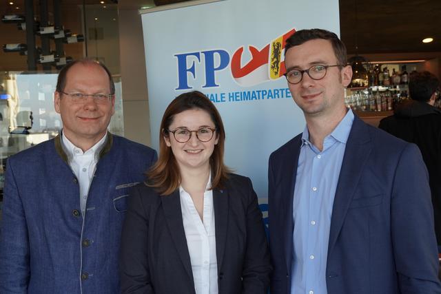 FPÖ-Landesparteiobfrau Marlene Svazek, LAbg. Alexander Rieder (li.) und Verkehrssprecher LAbg. Hermann Stöllner (re.).
