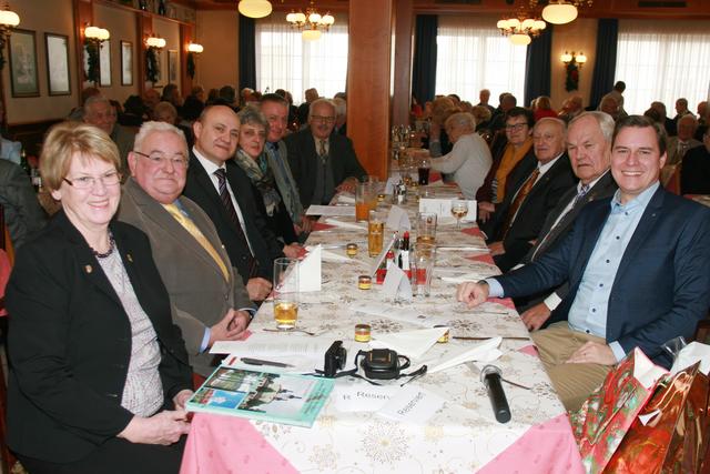 Maria Steininger, Hans Haller, Canonicus Dechant Gregor Slonka, Alexandra Eschbacher, Hermann Eschbacher, August Zmeck, Fr. Zmeck, Johann Girschik, Harald Görig, Christoph Kaufmann

 | Foto: Wanek
