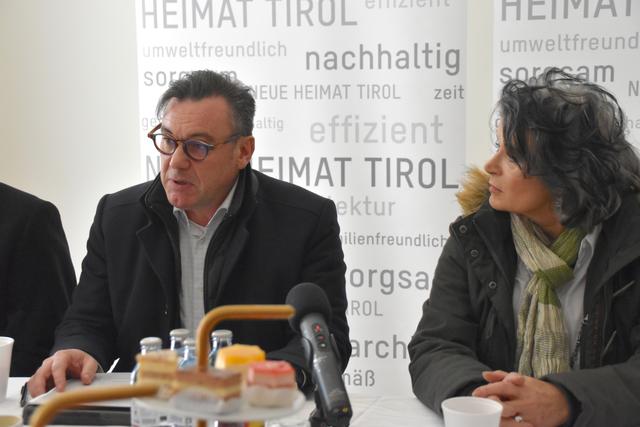 NHT-Geschäftsführer Markus Pollo zeigt sich mit den jetzigen Plänen zu den Eigentumswohnungen am Aubachweg zufrieden – auch was den Lärmschutz betrifft.  | Foto: Barbara Fluckinger