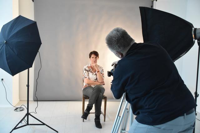 Seit kurzem ist das Studio in den Räumlichkeiten des Fotoclubs Kirchbichl einsatzfähig. Die Mitglieder können es für Studio-Shootings nutzen.  | Foto: Barbara Fluckinger