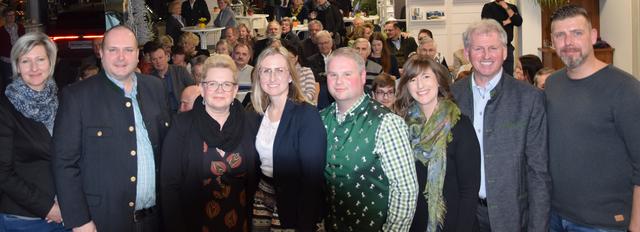 Die Kandidaten der ÖVP Bärnbach mit Spitzenkandidatin Karin Buchgraber (4. v. l.)