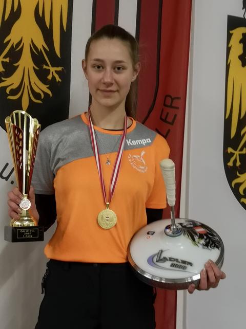 Chiara Wade vom ESV Kainachtal Süd wurde vor Denise Palezek/NÖ und Katharina Omelko/K Österreichische Meisterin. | Foto: KK